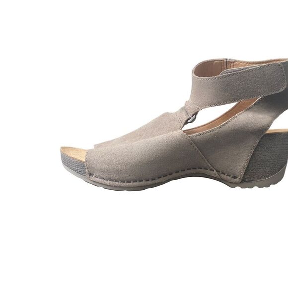 Dansko Tan Wedges - Picture 6 of 15